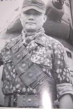 독일군 ss 친위대 위장복을 입은 한국유격대.jpg