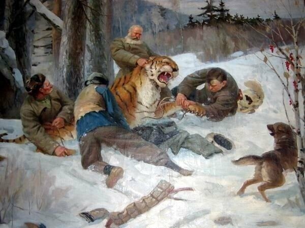 러시아식 호랑이 사냥 - 사람이 호랑이를 잡고 사냥개가 견제.jpg