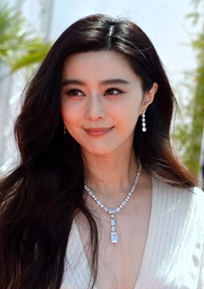 Fan_Bingbing_Cannes_2017_2-vert.jpg