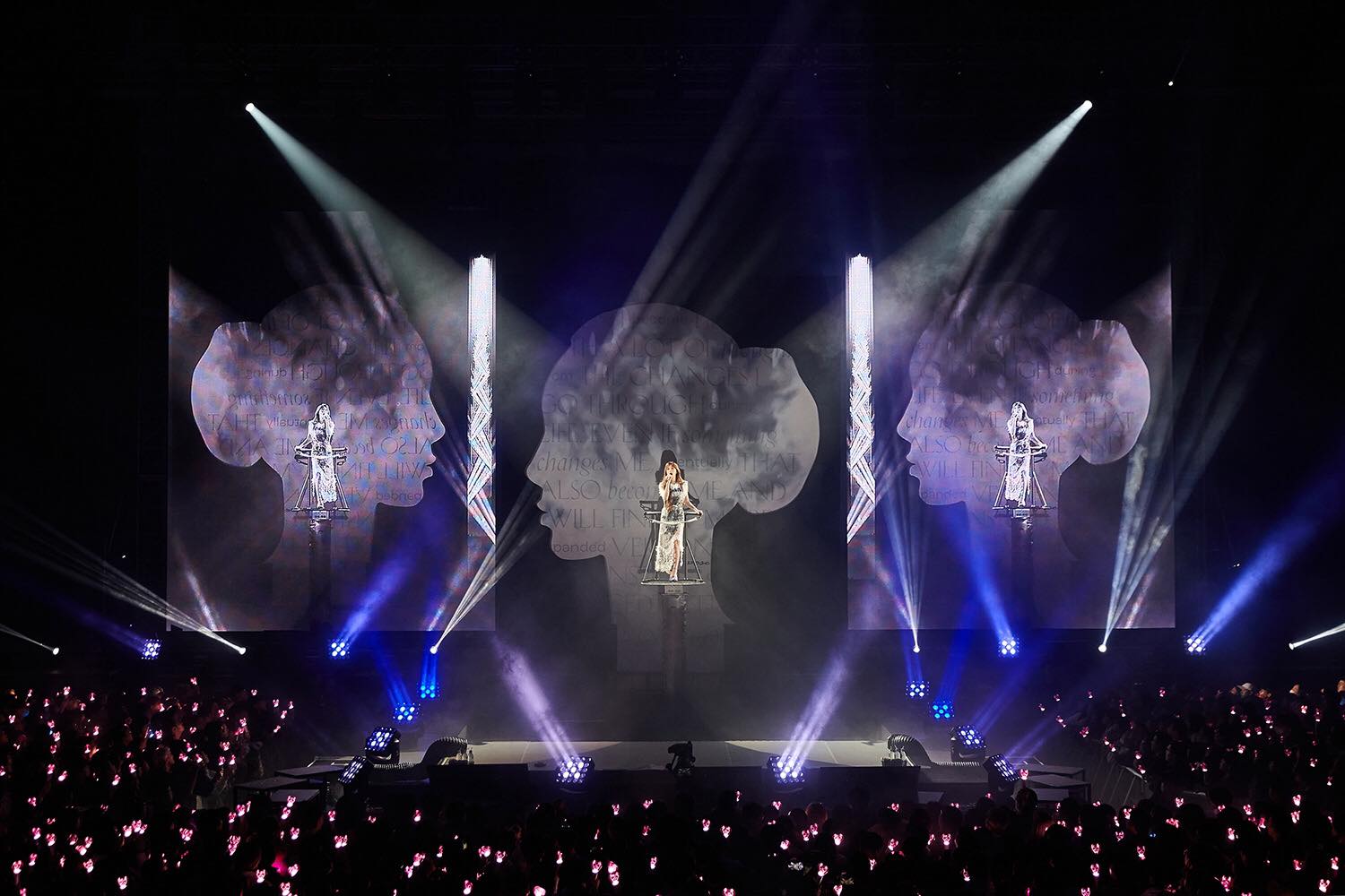 200117-19 The Unseen 콘서트 태연 by 소녀시대 페이스북 (2).jpg