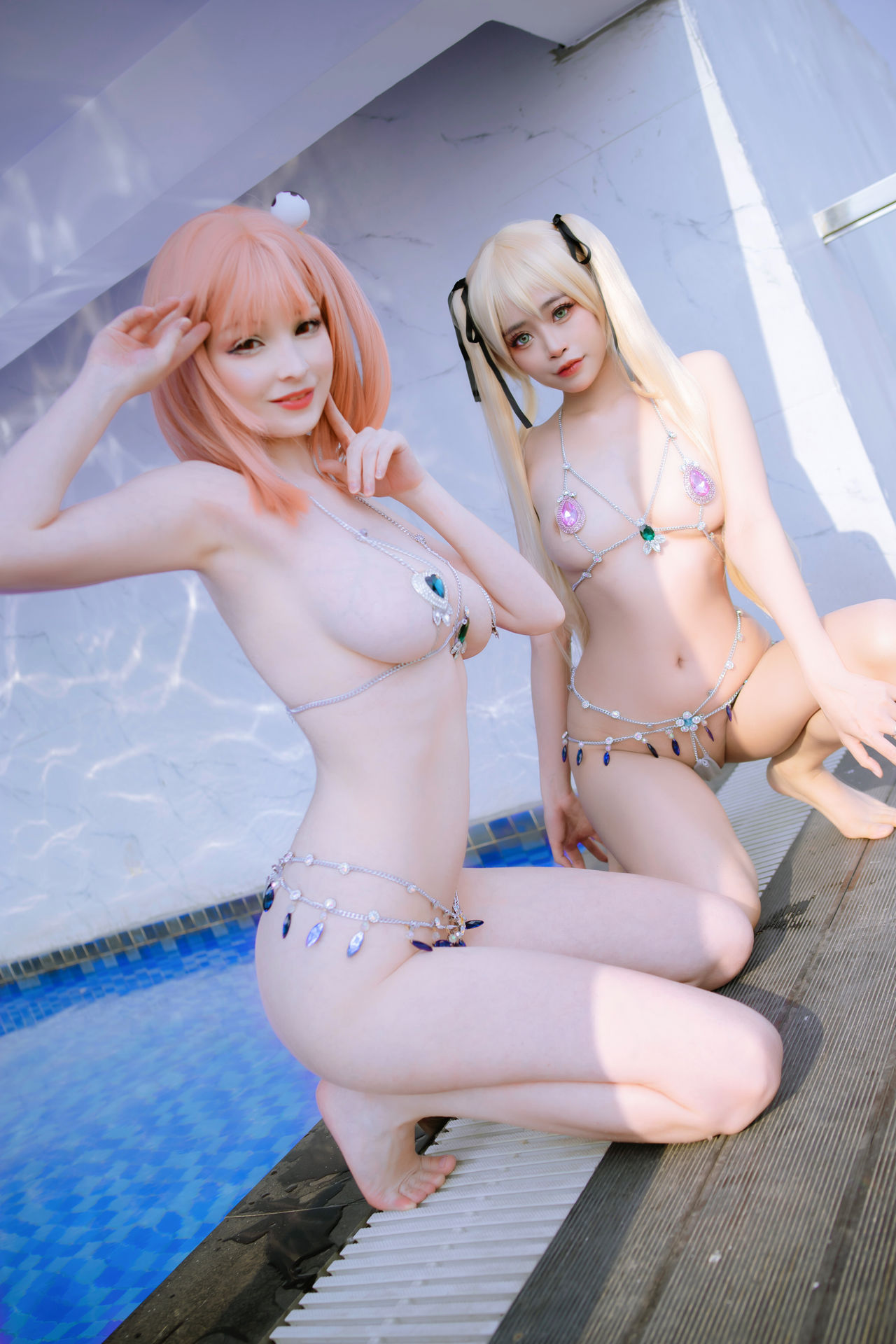 Honoka_x_Marie_Rose_Venus_swimsuit_cosplay_by_Hidori_Rose_x_Byoru_17.jpg