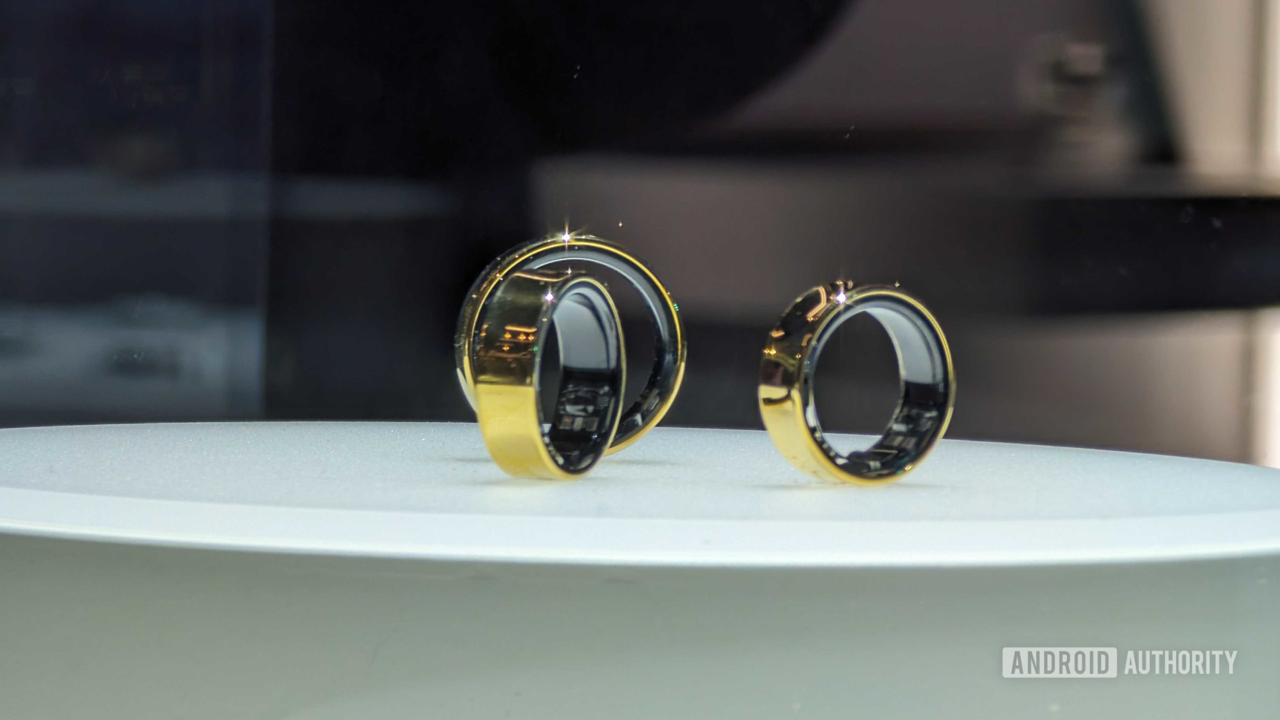 Samsung-Galaxy-Ring-gold-colors.jpg