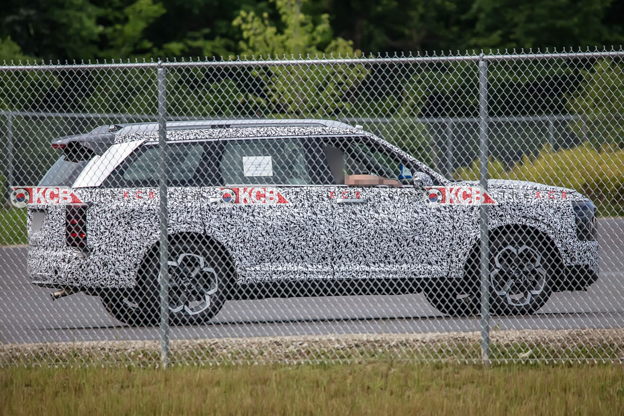 hyundai-palisade-lx3-loses-camouflage-5-scaled.jpg